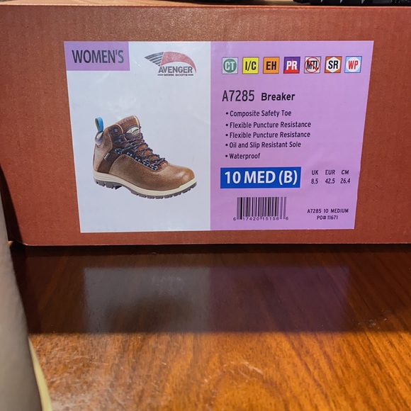 NWT- Avenger- Breaker waterproof work boots - Picture 2 of 4